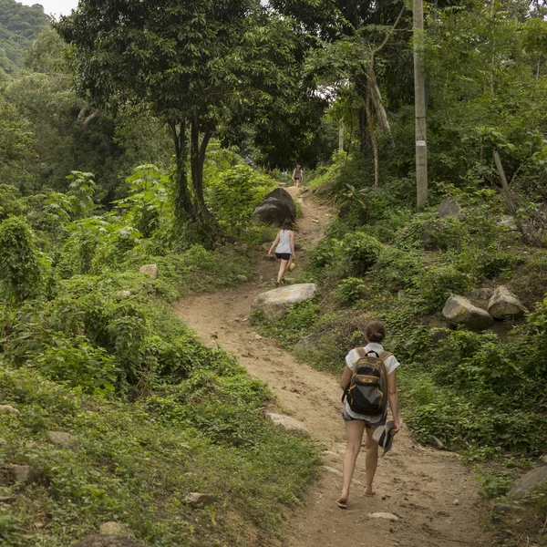 Women Hiking Trail Forest Yelapa Jalisco México —  Fotos de Stock