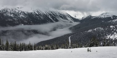 Doğal görünümünü Sıradağları, Whistler, British Columbia, Kanada