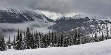 Doğal görünümünü Sıradağları, Whistler, British Columbia, Kanada
