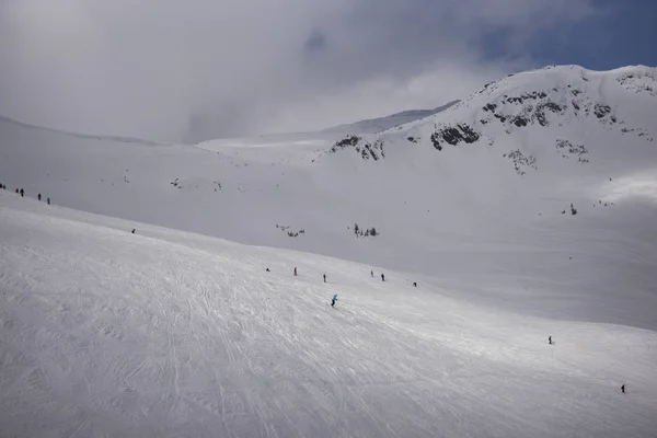 Los Turistas Snowboard Esquí Montaña Cubierta Nieve Whistler Columbia Británica — Foto de Stock