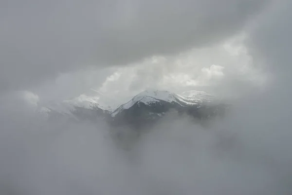 Vista Della Catena Montuosa Coperta Nebbia Whistler Columbia Britannica Canada — Foto Stock