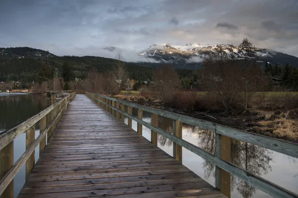 Houten Voetgangersbrug Rivier Whistler British Columbia Canada — Stockfoto