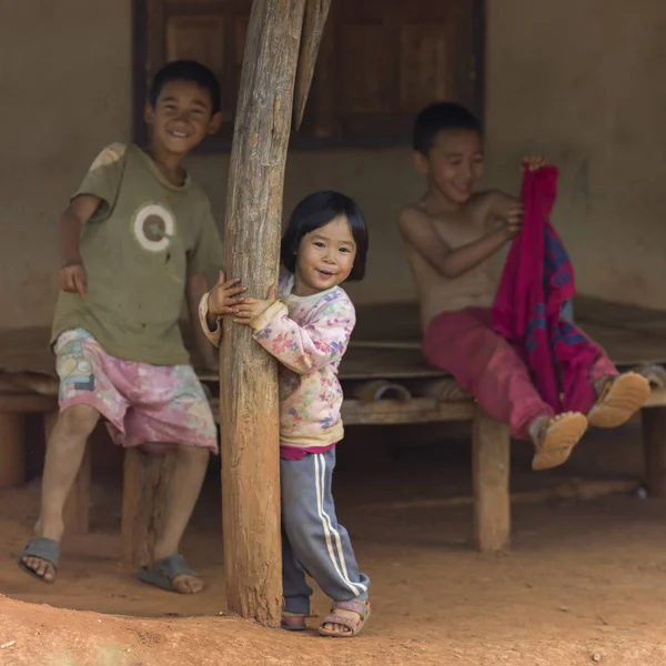 Dzieci Bawiące Się Ganku Chiang Rai Thailand — Zdjęcie stockowe