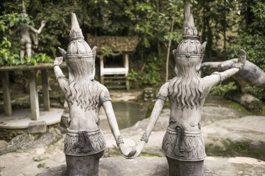 Arkadan görünüş iki heykel cennetin Bahçe, Koh Samui, Surat Thani Eyaleti, Tayland