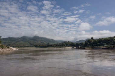 Bulutlar üzerinde nehir Mekong, Sainyabuli Province, Laos