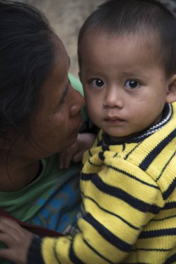 Bir anne ile oğlu, Luang Prabang, Laos yakın çekim