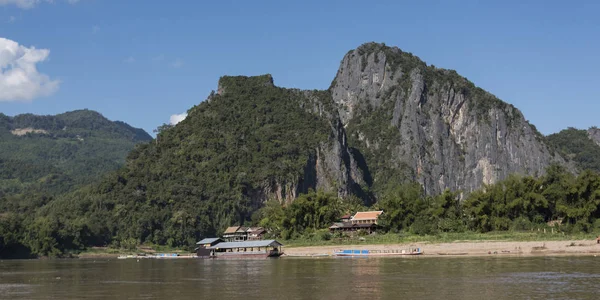 Rzeka Górami Tle Rzeki Mekong Dzielnicy Pak Luang Prabang Laos — Zdjęcie stockowe