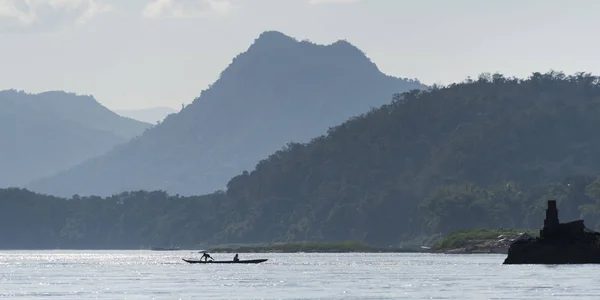Silueta Personas Barco Río Mekong Laos —  Fotos de Stock