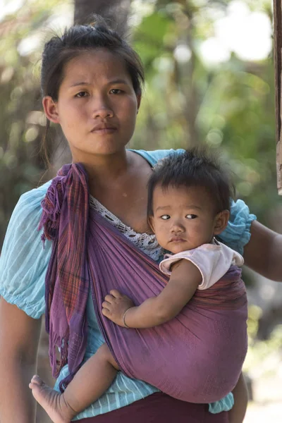 Young Mother Carrying Her Baby Sainyabuli Province Laos — Stock Photo, Image