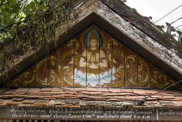 Låg Vinkel Syn Buddhistiska Tempel Luang Prabang Laos — Stockfoto