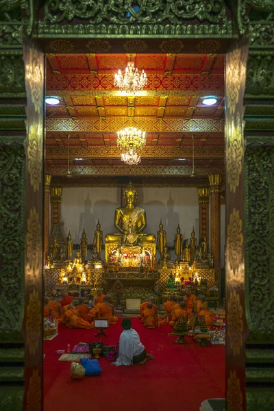 Monaci Nel Tempio Wat Nong Sikhounmuang Luang Prabang Laos — Foto Stock