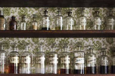 İlaç şişeleri raf, Sherbrooke, Nova Scotia, Kanada