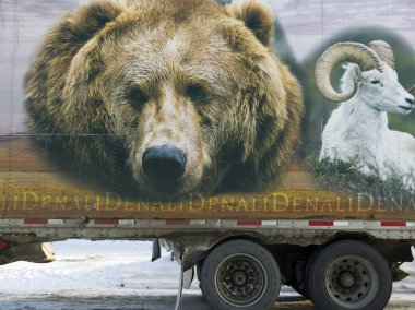 Araç, Alaska Highway, Kuzey Rockies bölgesel Belediyesi, British Columbia, Kanada posterinde reklam