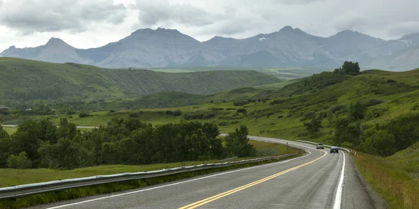 Vista Panorâmica Estrada Passando Pela Paisagem Pincher Creek Southern Alberta — Fotografia de Stock