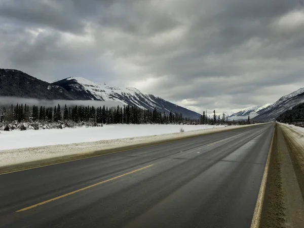 Estrada Que Passa Pela Paisagem Coberta Neve Distrito Regional Fraser — Fotografia de Stock