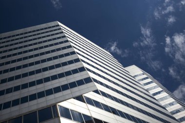 Gökyüzü, Minneapolis, Hennepin İlçesi, Minnesota, ABD karşı bina modern bir ofis düşük açılı görünüş