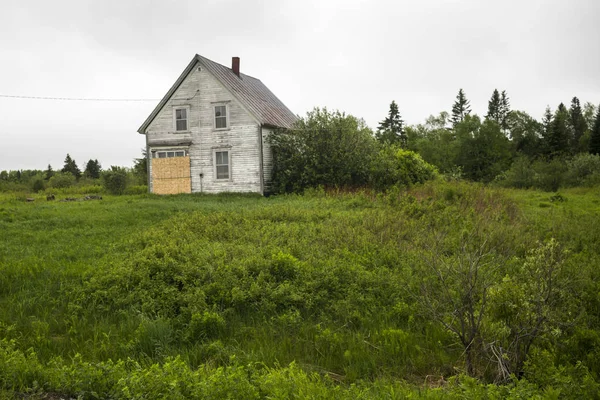 Çiftlik, Beaubassin Doğu, New Brunswick, Kanada ahırda terk