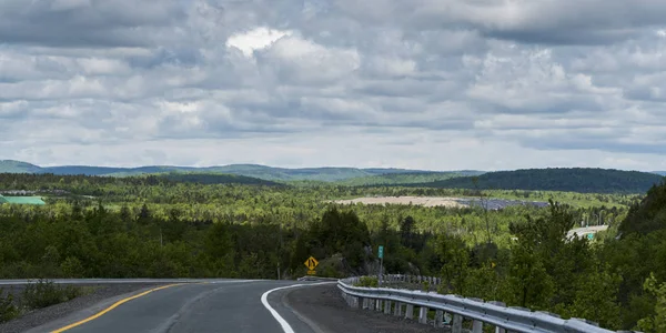 Vista Panorámica Carretera Que Pasa Por Paisaje Rural Nuevo Brunswick — Foto de Stock