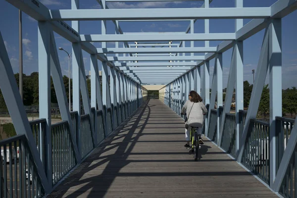 Woman Cycling Irene Hixon Whitney Bridge Minneapolis Hennepin County Minnesota — Stock Photo, Image