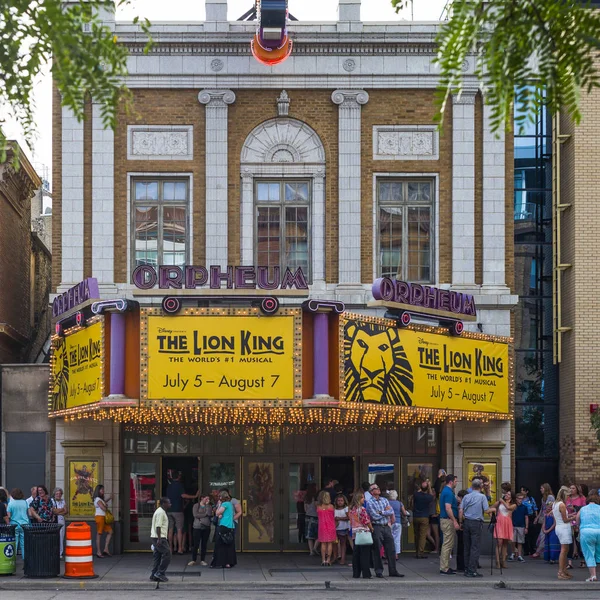 Emberek Kívül Orpheum Theater Minneapolis Hennepin Megye Minnesota Amerikai Egyesült — Stock Fotó