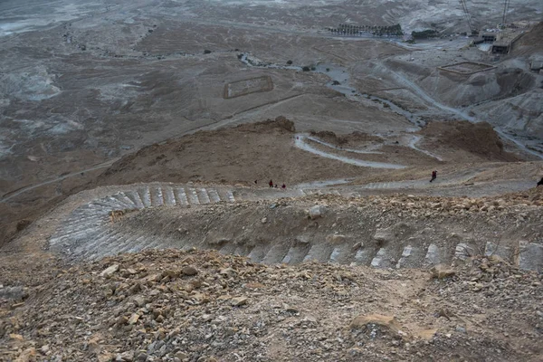 Αυξημένα Άποψη Των Ανθρώπων Πεζοπορίες Masada Ιουδαϊκή Έρημο Νεκρά Θάλασσα — Φωτογραφία Αρχείου