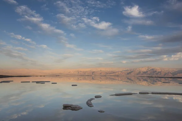 Reflejo Nubes Sobre Agua Mar Muerto Israel — Foto de Stock