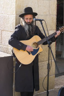 Yahudi adam gitar, Jerusalem, İsrail