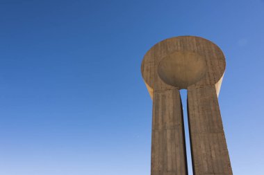 Düşük açılı görünüş heykel Heykel Bahçe, Makhtesh Ramon, Negev Çölü, İsrail