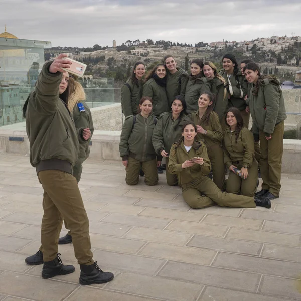 Group Female Army Soldiers Israel Defense Forces Taking Selfie Smartphone — Stock Photo, Image