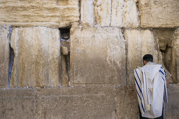 Homem Judeu Orando Muro Ocidental Cidade Velha Jerusalém Israel — Fotografia de Stock