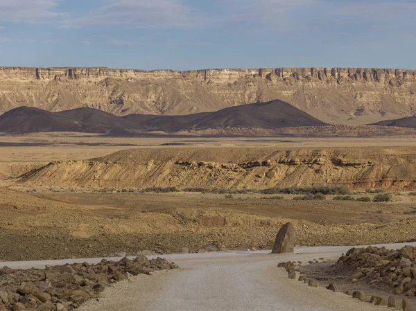 穿越沙漠的道路 Makhtesh 南南沙漠 以色列 — 图库照片