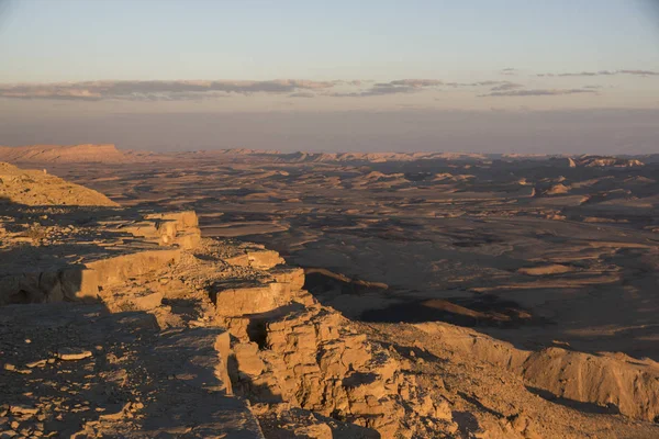 Piękny widok z pustynny, Makhtesh Ramon, pustyni Negev, Izrael — Zdjęcie stockowe