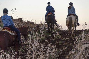 Atlara binen turistler, Celile, İsrail