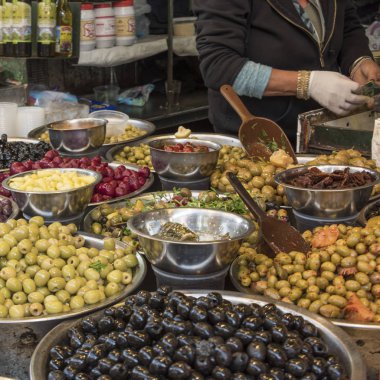 Zeytin pazarında Satılık durak, Carmel pazarı, Tel Aviv, İsrail