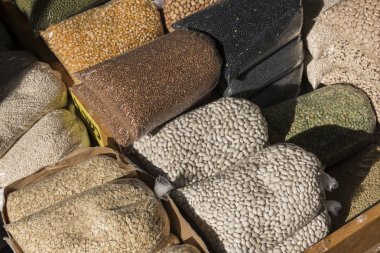 Bakkal ürünleri pazarında Satılık durak, Carmel pazarı, Tel Aviv, İsrail