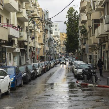 Arabalar Park street, Sedat, Tel Aviv, İsrail her iki tarafta