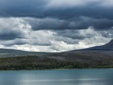 Göl dağ silsilesi içinde geçmiş, Saint Mary göl, buzul Milli Parkı, buzul County, Montana, ABD ile