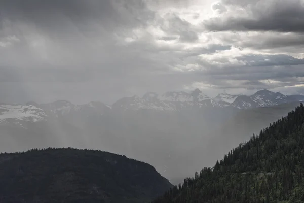 View Clouds Mountain Range Triple Arches Going Sun Road Glacier — Stock Photo, Image