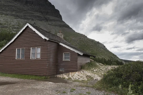 Cottage Hill Cloudy Sky Many Glacier Glacier National Park Glacier — Fotografia de Stock