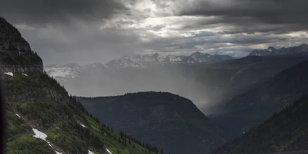 Catena Montuosa Contro Cielo Nuvoloso West Glacier Going Sun Road — Foto Stock