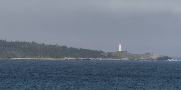 Piękny Widok Latarni Morskiej Wybrzeżu Port Louisbourg Louisbourg Cape Breton — Zdjęcie stockowe