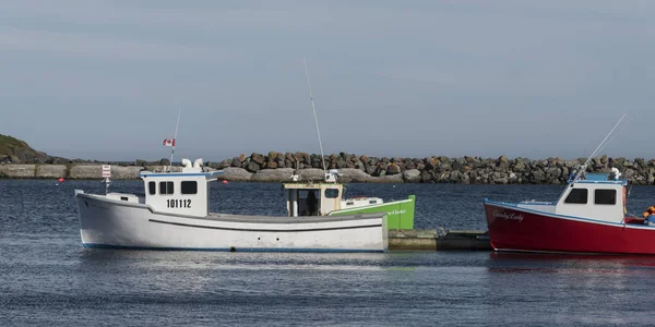 Fiskebåtar Förtöjda Vid Kaj Main Dieu Kap Bretonön Nova Scotia — Stockfoto