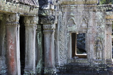 Gündüz, Kamboçya bir antik tapınak kalıntıları