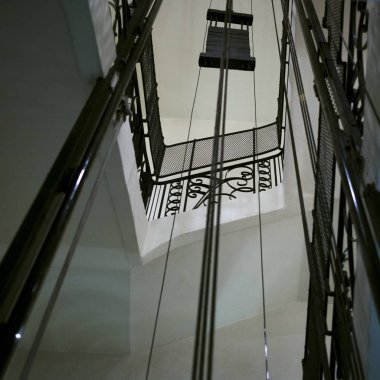 Asansör, Krong Siem Reap, Siem Reap, Kamboçya kablolarının düşük açılı görünüş