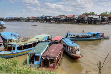 Tekneler Tonle Sap Gölü, Kampong Phluk, Siem Reap, Kamboçya