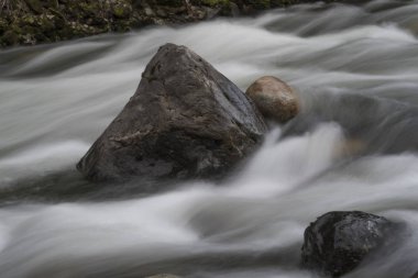 Nehir, Whistler, British Columbia, Kanada kayalarda görünümünü