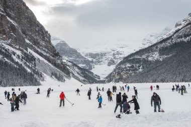 Buz hokeyi, Lake Louise, Banff National Park, Alberta, Kanada oynayanlar