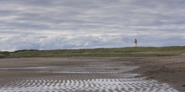 Turnberry noktası deniz feneri bulutlu gökyüzü, Turnberry, Güney Ayrshire, İskoçya karşı sahilinde doğal görünümü