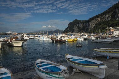 Tekneler Harbor'da, demirlemiş Marina Grande, Capri, Campania, İtalya
