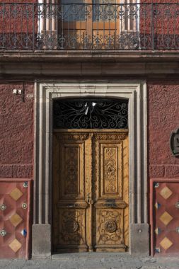 Giriş kapısında bir binanın, Zona Centro, San Miguel de Allende, Guanajuato, Meksika